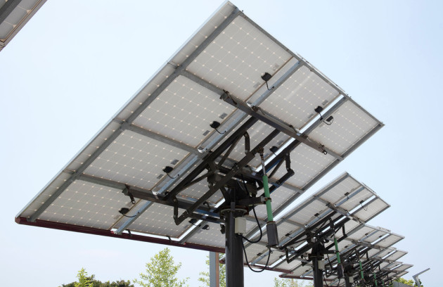 découvrez comment un tracker solaire optimise la captation d'énergie solaire en suivant la trajectoire du soleil. idéal pour maximiser votre production d'énergie renouvelable et réduire vosfactures d'électricité.