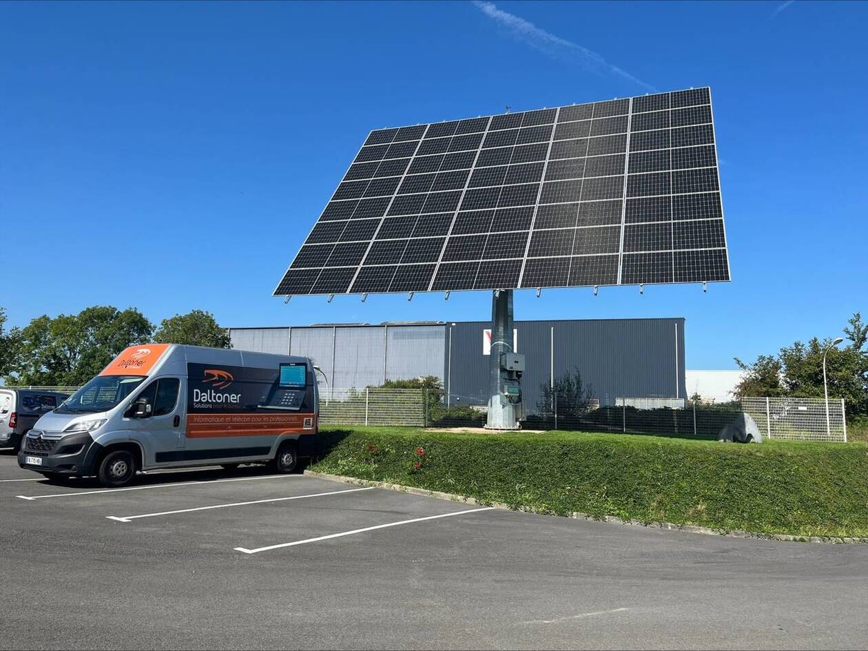 découvrez le tracker solaire, une solution innovante pour maximiser la production d'énergie photovoltaïque. optimisez l'orientation de vos panneaux solaires grâce à cette technologie efficace qui suit la course du soleil tout au long de la journée.