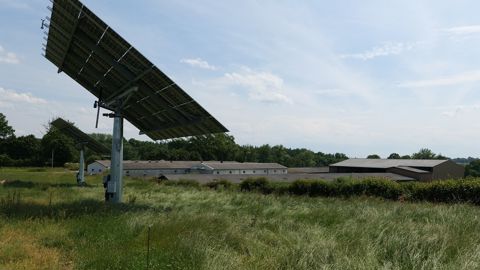 optimisez la production de votre culture avec notre tracker solaire agricole. ce dispositif innovant suit la trajectoire du soleil pour maximiser l'efficacité énergétique et améliorer le rendement de vos cultures. découvrez comment notre technologie peut transformer vos pratiques agricoles.