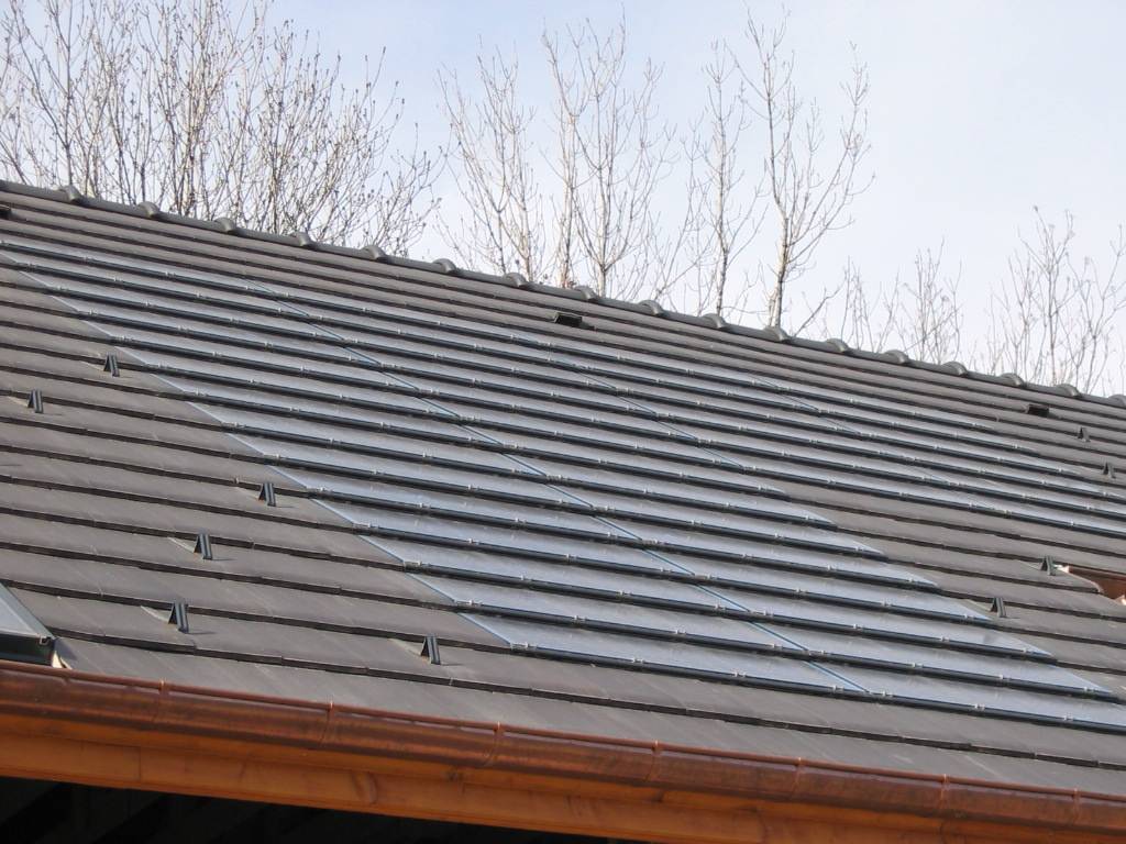 découvrez les tuiles solaires, une solution esthétique et performante pour produire votre propre énergie renouvelable. optimisez l'efficacité énergétique de votre maison tout en préservant son apparence grâce à ces innovations durables. informez-vous sur les avantages, l'installation et les coûts des tuiles solaires dès aujourd'hui !