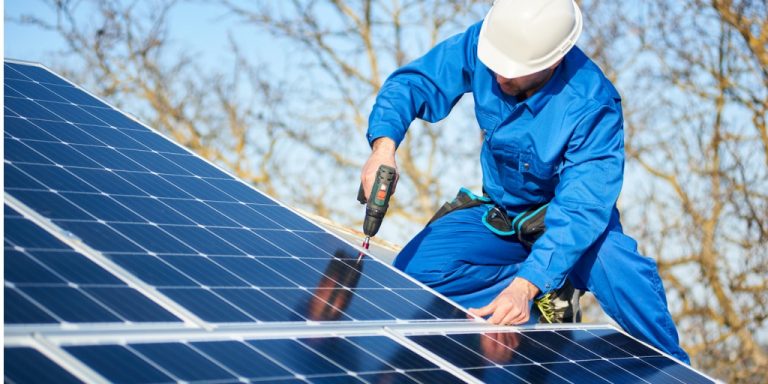 découvrez comment maximiser l'utilisation des panneaux solaires pour produire de l'énergie renouvelable, réduire vos factures d'électricité et contribuer à un avenir durable grâce à des solutions écologiques efficaces.