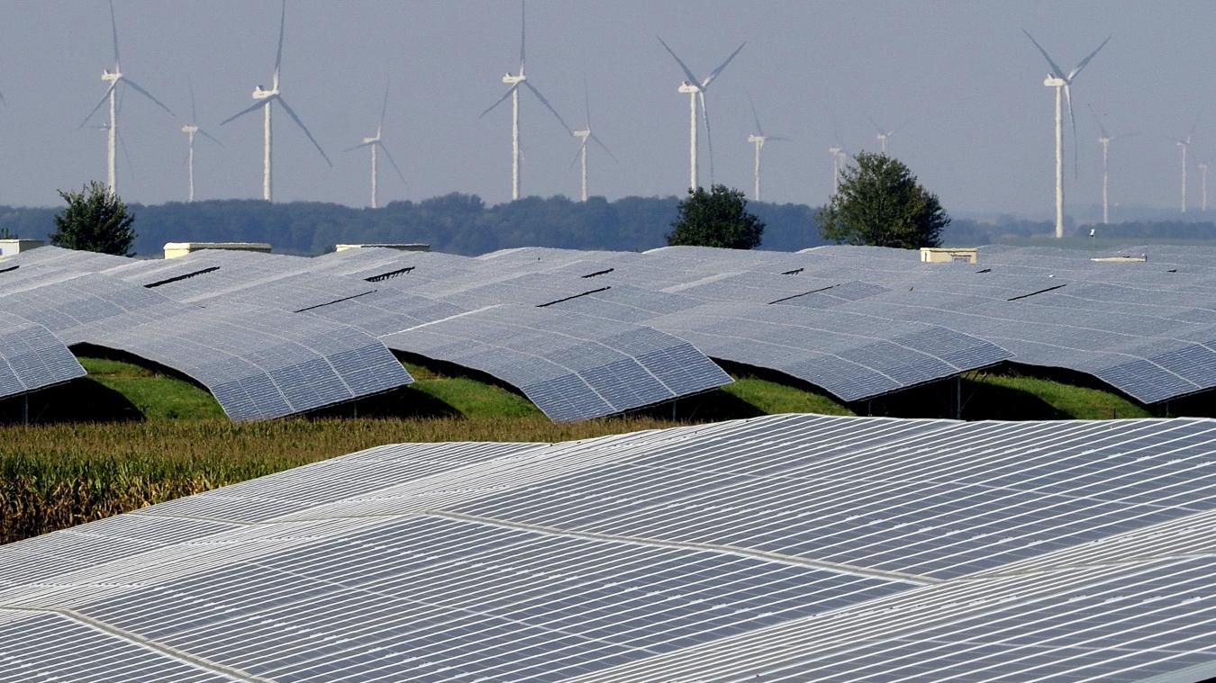 découvrez notre service de vente centrale photovoltaïque, une solution innovante et durable pour produire de l'énergie solaire. maximisez votre investissement tout en contribuant à la préservation de l'environnement avec nos centrales photovoltaïques performantes et adaptées à vos besoins.