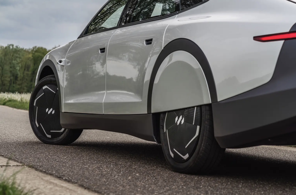 découvrez la voiture lightyear, une innovation révolutionnaire dans l'univers de la mobilité durable. alliant design moderne et technologie solaire avancée, cette voiture électrique offre une autonomie impressionnante tout en réduisant votre empreinte carbone. explorez une nouvelle façon de conduire respectueuse de l'environnement et préparez-vous à transformer votre expérience de conduite.