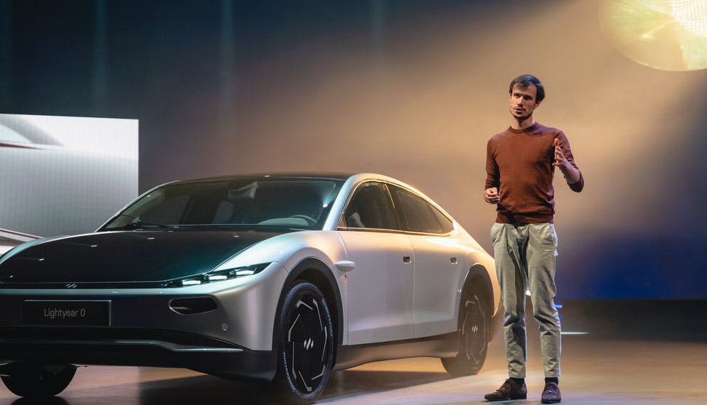 découvrez l'avenir de la mobilité durable avec notre voiture solaire. alliant innovation technologique et respect de l'environnement, cette voiture utilise l'énergie du soleil pour réduire son empreinte carbone. parfaite pour les conducteurs soucieux de l'écologie, elle offre une conduite silencieuse et économique tout en préservant notre planète. adoptez la voiture solaire et roulez vers un futur plus vert.