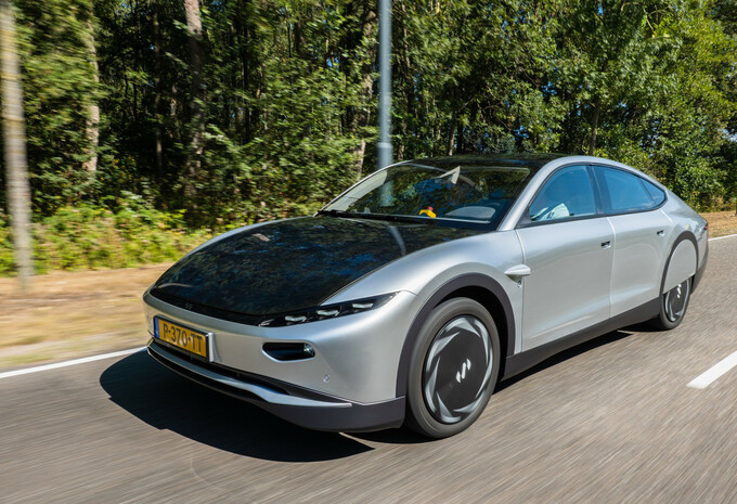 découvrez l'avenir de la mobilité avec notre sélection de voitures solaires, alliant performance, éco-responsabilité et innovation. explorez comment ces véhicules révolutionnent le transport tout en préservant notre planète.