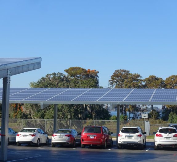 découvrez comment un abri solaire peut transformer votre espace extérieur en un havre de paix. profitez de l'ombre et de la protection contre les intempéries tout en bénéficiant d'une source d'énergie renouvelable. idéal pour votre jardin, terrasse ou balcon.