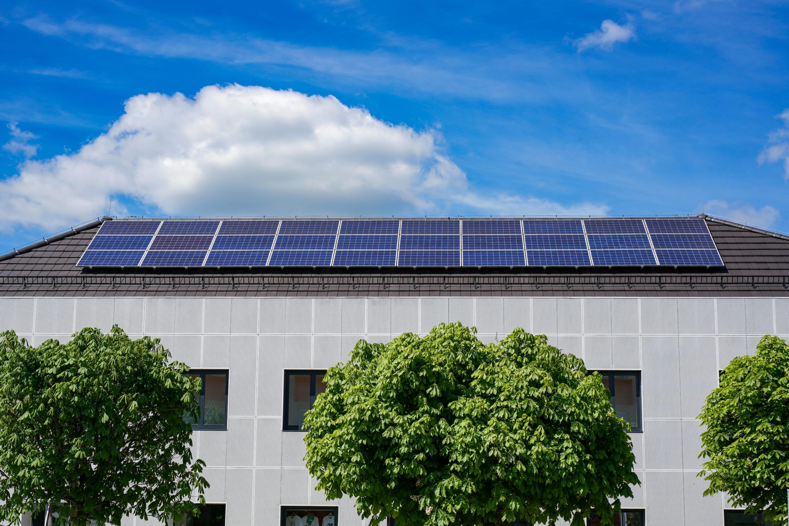 découvrez les impacts de l'arrêté photovoltaïque sur l'industrie, notamment en matière d'innovation, de régulation et de développement durable. analyse des conséquences économiques et écologiques de cette réglementation sur le secteur des énergies renouvelables.