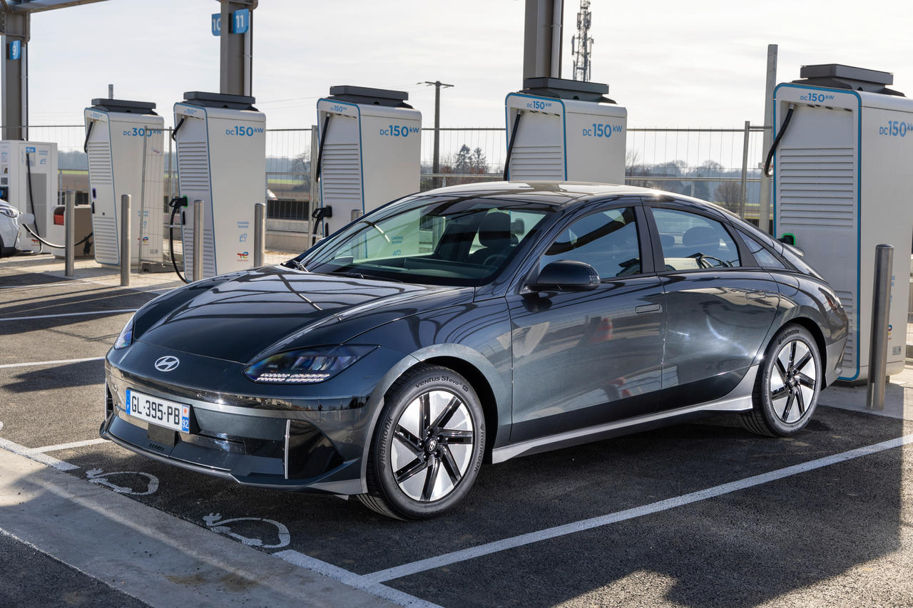 découvrez l'univers de l'autonomie électrique : solutions innovantes et durables pour alléger votre empreinte carbone tout en améliorant votre indépendance énergétique. explorez les technologies qui transforment notre façon de consommer et de produire de l'énergie.