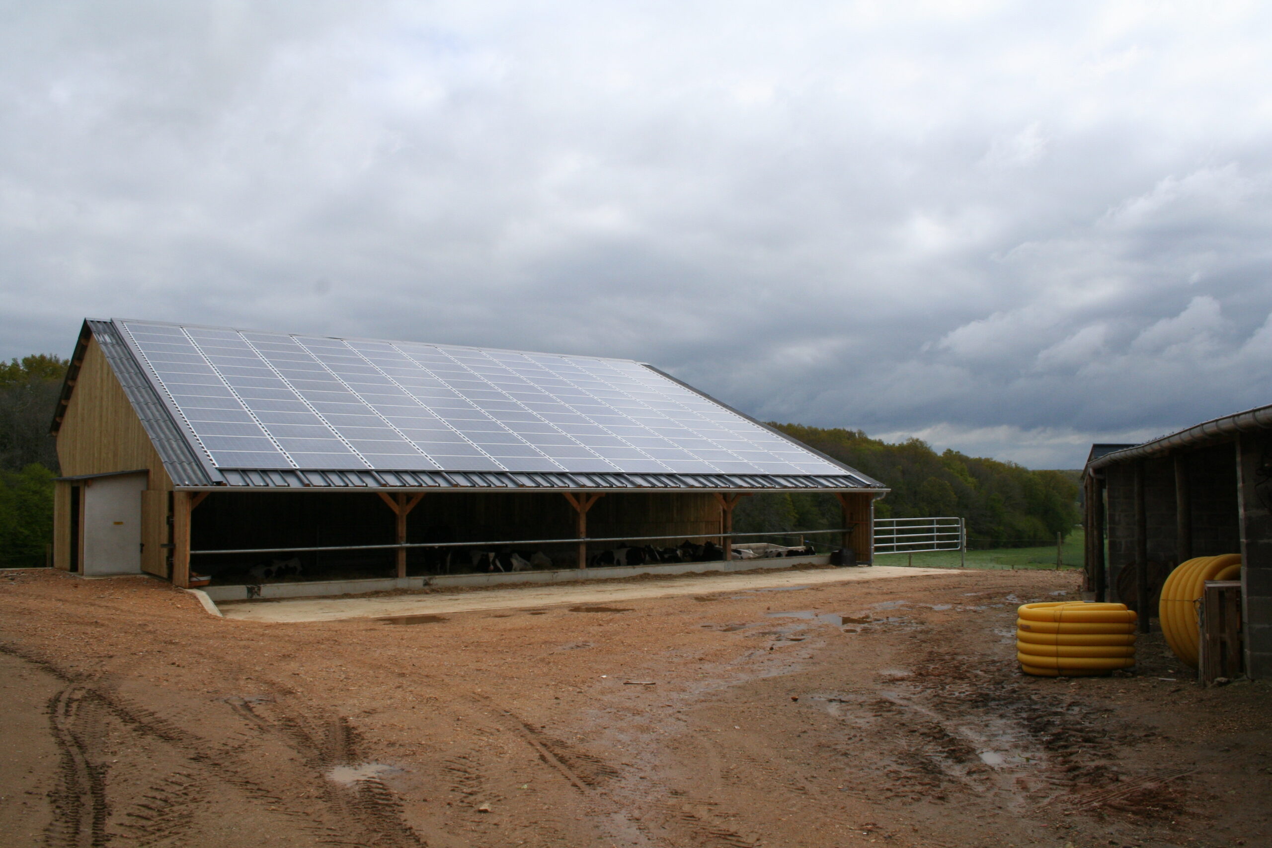 découvrez nos solutions de bâtiments agricoles photovoltaïques, conçus pour allier efficacité énergétique et respect de l'environnement. profitez d'une énergie renouvelable tout en améliorant vos installations agricoles.