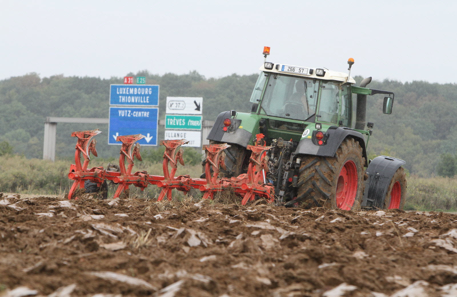 découvrez les solutions de construction spécialisées pour les agriculteurs, conçues pour optimiser l'espace, améliorer la fonctionnalité et soutenir les activités agricoles. que vous ayez besoin de bâtiments pour le stockage, l'élevage ou le matériel, nos services vous accompagnent dans chaque étape de votre projet.
