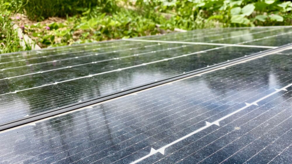 découvrez comment la conversion d'énergie par les panneaux solaires permet de transformer la lumière du soleil en électricité écologique. apprenez les avantages, le fonctionnement et les solutions pour optimiser votre installation solaire.