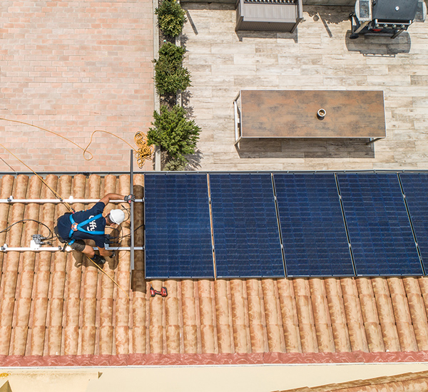 découvrez les prévisions des coûts des panneaux solaires en 2025. informez-vous sur les tendances du marché, les innovations technologiques et les facteurs influençant les prix pour faire un choix éclairé et économiser sur votre facture d'énergie.
