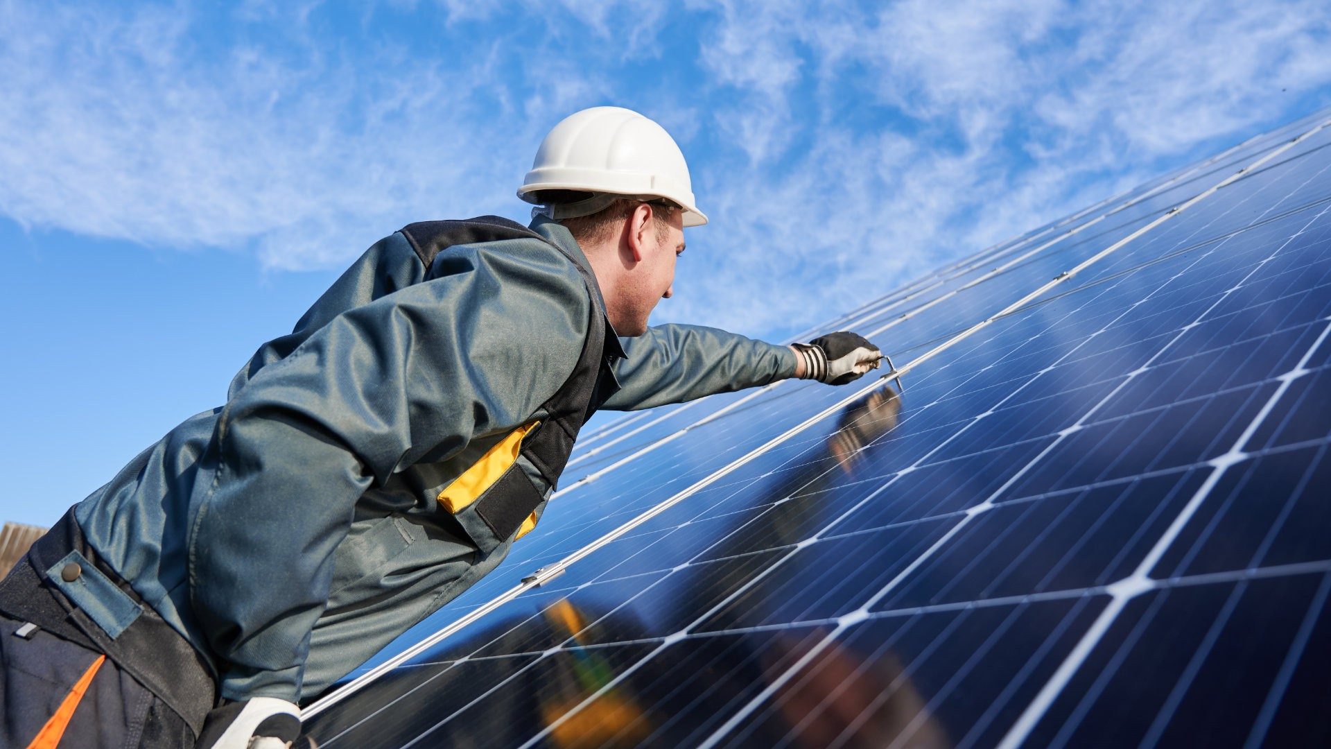 découvrez comment la digitalisation révolutionne le secteur de l'énergie solaire, en optimisant la production, la gestion et la consommation d'électricité grâce à des technologies innovantes.