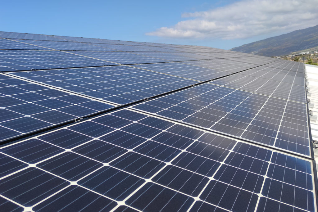 découvrez la durée de vie des panneaux photovoltaïques et comment maximiser leur performance. informez-vous sur les facteurs influençant leur longévité et apprenez à tirer le meilleur parti de votre investissement solaire.