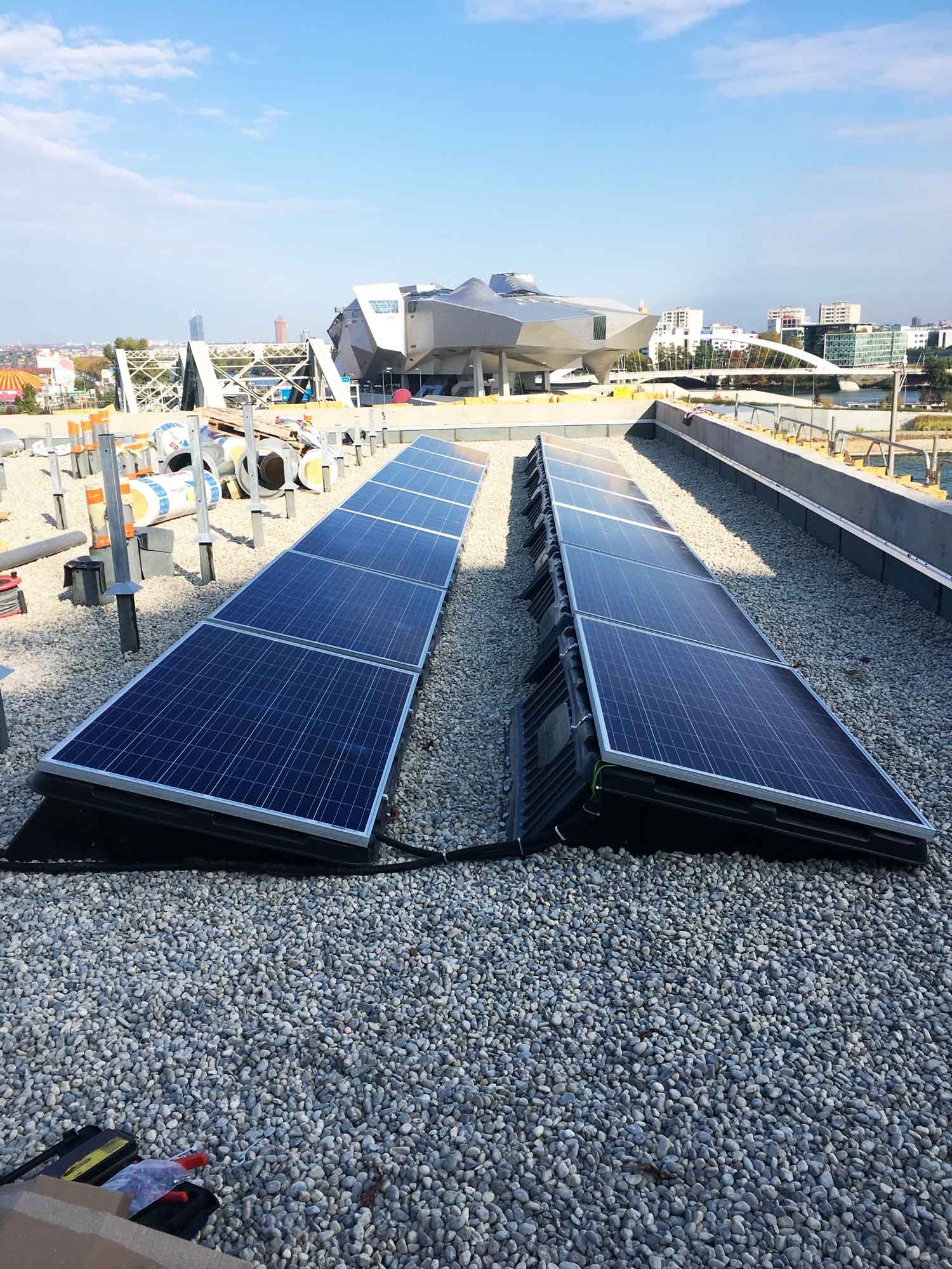 découvrez notre entreprise photovoltaïque à lyon, spécialisée dans l'installation de panneaux solaires et solutions énergétiques durables. profitez d'une expertise locale pour transformer votre consommation d'énergie et réduire vos factures tout en préservant l'environnement. contactez-nous pour un devis personnalisé !