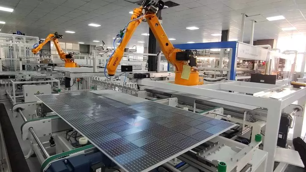 découvrez notre expertise en fabrication de panneaux solaires hautement performants et durables, conçus pour optimiser l'énergie renouvelable et réduire votre empreinte carbone.