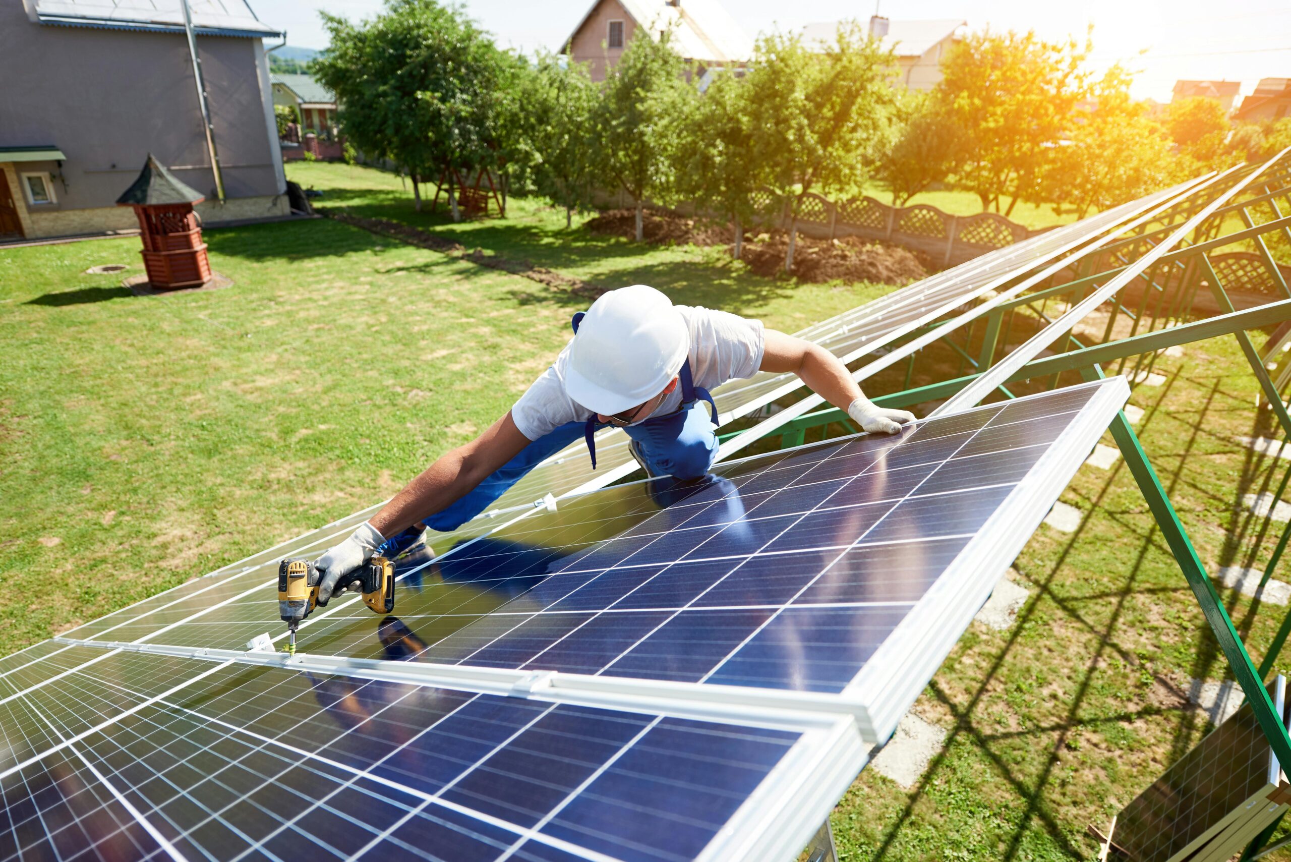 découvrez comment fixer efficacement votre panneau solaire avec notre guide complet. apprenez les techniques et astuces pour une installation sécurisée et optimale, et maximisez la performance de votre système photovoltaïque.