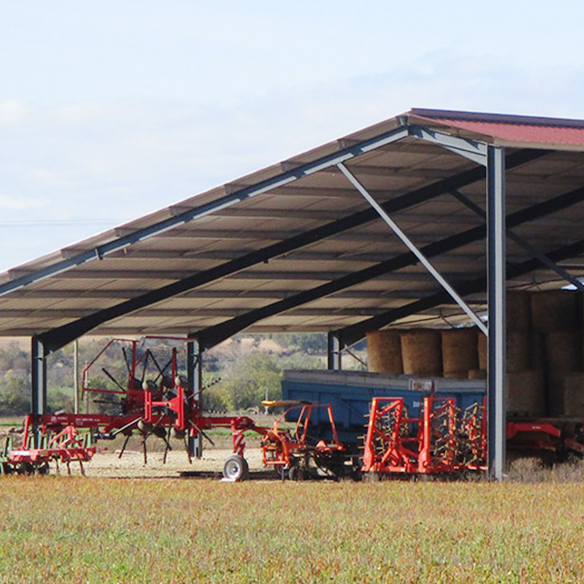 découvrez notre hangar agricole, une solution idéale pour abriter vos équipements, stocker du matériel et protéger vos récoltes. conçu pour répondre aux besoins des agriculteurs modernes, notre hangar offre robustesse, durabilité et fonctionnalité. optimisez votre espace et améliorez votre efficacité avec notre construction de qualité.