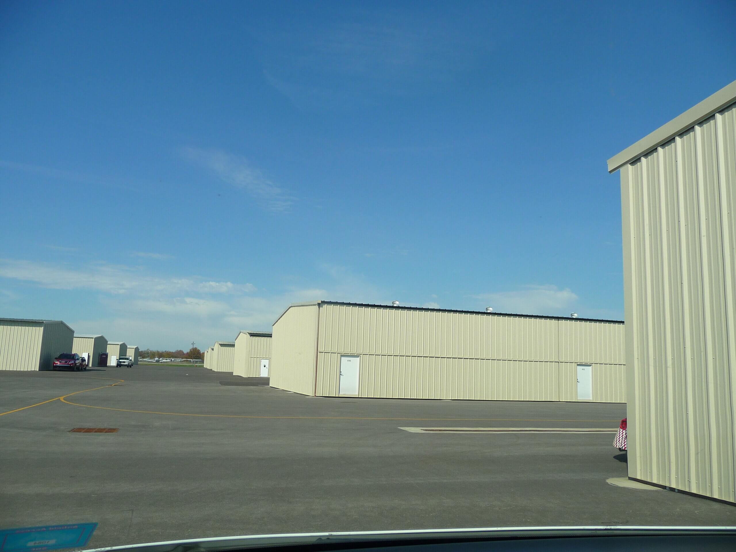 découvrez notre gamme de hangars adaptés à vos besoins de stockage et d'aménagement. qu'il s'agisse de solutions temporaires ou permanentes, nos hangars offrent robustesse, flexibilité et protection contre les intempéries. idéaux pour les entreprises et les particuliers, explorez nos options dès maintenant !