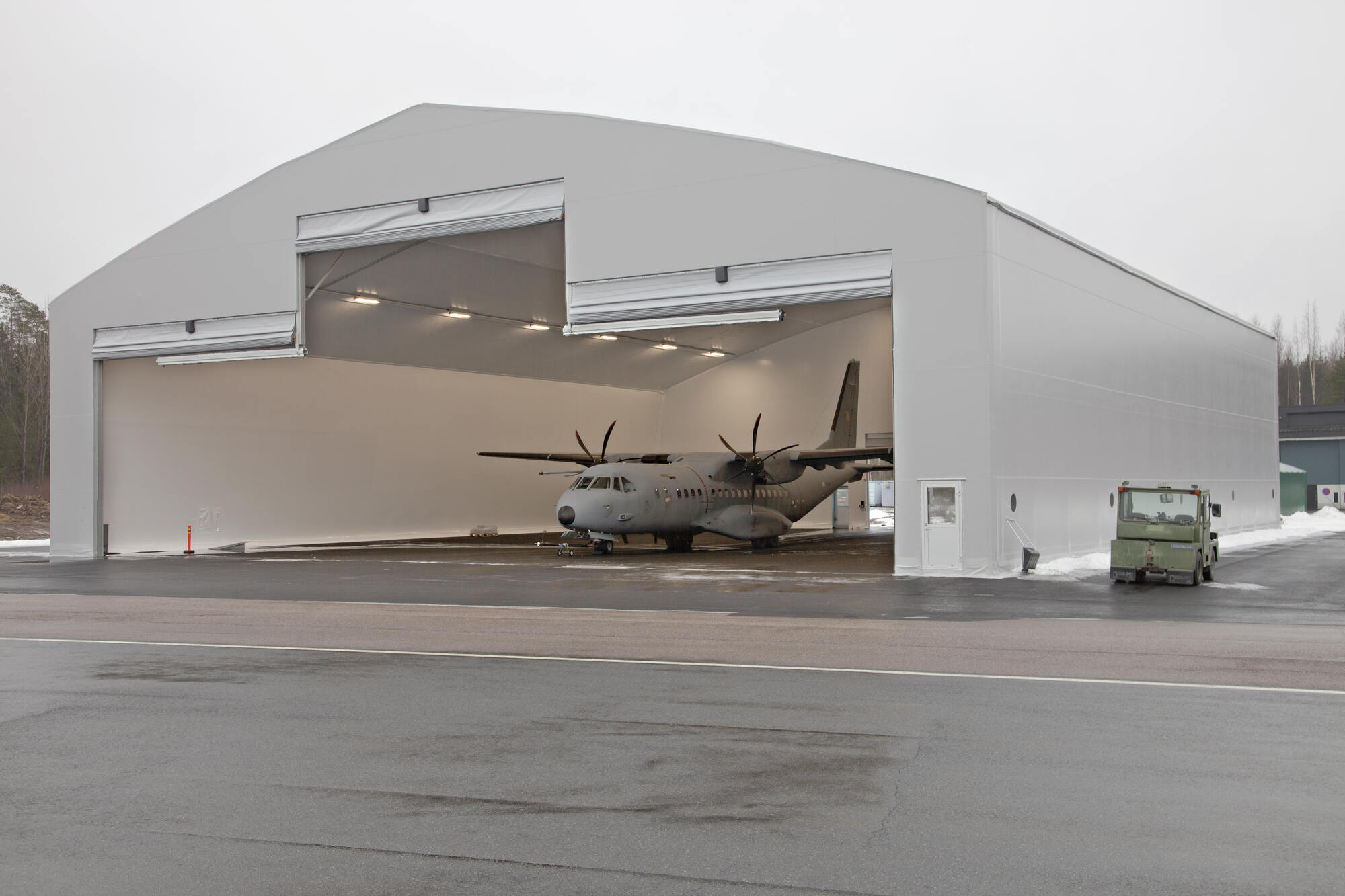 découvrez notre sélection de hangars adaptés à tous vos besoins de stockage et d'abri. que ce soit pour le jardin, l'industrie ou l'agriculture, trouvez le hangar idéal qui allie robustesse et praticité.