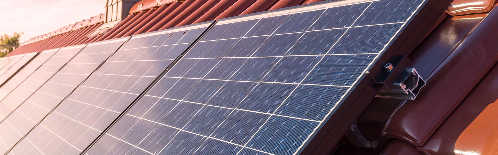 découvrez l'importance de l'inclinaison des panneaux solaires pour maximiser leur efficacité. apprenez comment l'angle d'installation peut optimiser la production d'énergie solaire tout au long de l'année.