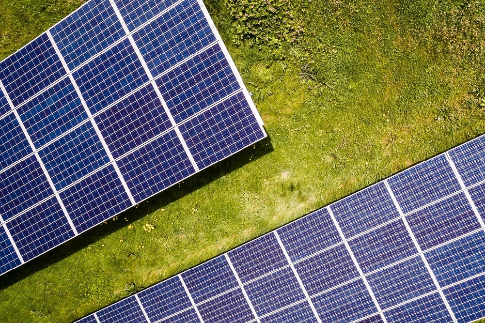 découvrez les inconvénients des panneaux solaires : coûts d'installation, entretien, impact environnemental et limitations d'efficacité. informez-vous avant de faire le choix d'une énergie solaire !