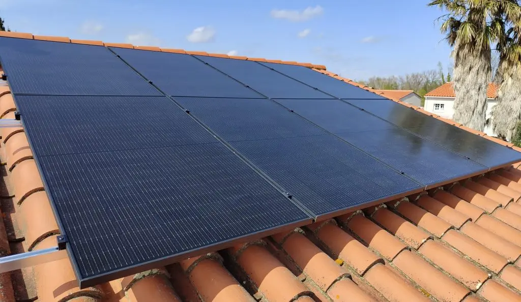 découvrez notre panneau solaire de 3kw, une solution écoénergétique idéale pour optimiser votre consommation d'énergie. profitez d'une installation facile, d'une durabilité exceptionnelle et d'économies sur vos factures d'électricité tout en contribuant à la protection de l'environnement.
