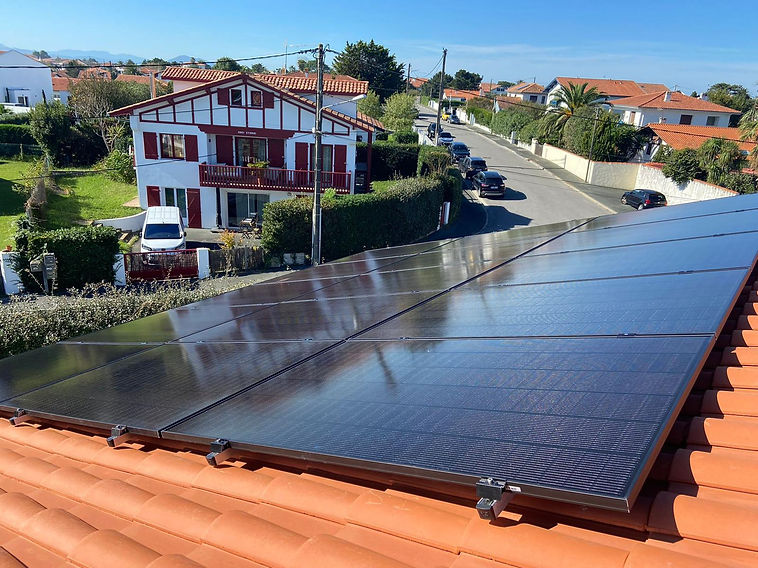 découvrez les avantages des panneaux solaires intégrés pour optimiser l'efficacité énergétique de votre maison. profitez d'une solution innovante qui allie design et performance tout en réduisant votre empreinte carbone. transformez votre habitat en un espace plus durable avec des systèmes photovoltaïques discrètement intégrés.