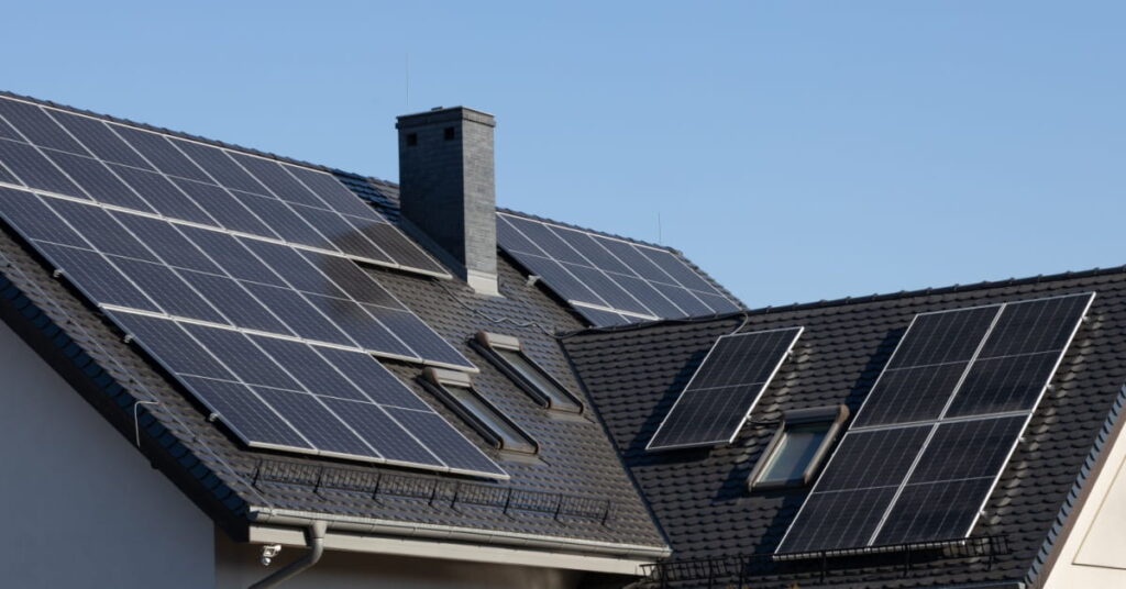 découvrez les avantages des panneaux solaires pour toitures à faible pente. optimisez votre consommation d'énergie avec des solutions adaptées pour capter l'énergie solaire, même sur les toits inclinés. informez-vous sur l'installation, les rendements et les bénéfices écologiques.