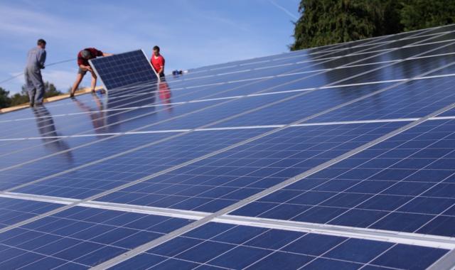 découvrez nos solutions de panneaux solaires dans les yvelines pour une énergie renouvelable et durable. profitez d'une expertise locale et d'installations adaptées à vos besoins pour réduire vos factures d'électricité et contribuer à la protection de l'environnement.