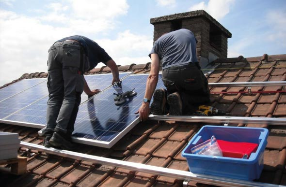 découvrez nos solutions de panneaux solaires dans les yvelines. profitez d'une énergie renouvelable et d'économies sur vos factures d'électricité grâce à nos installations de qualité. contactez-nous pour un devis personnalisé et rejoignez la transition énergétique.