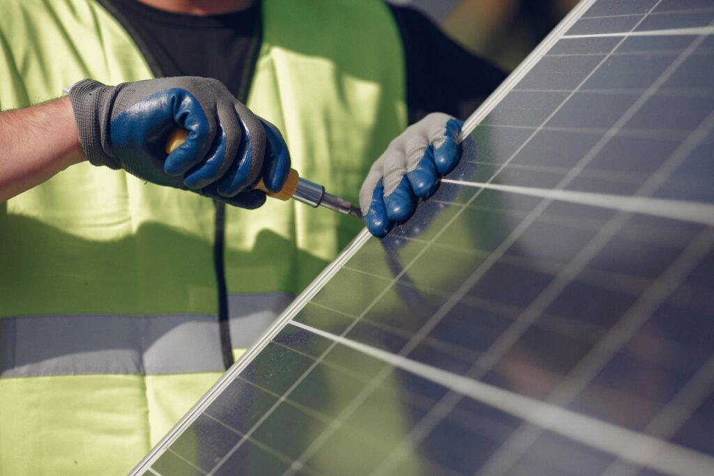 découvrez comment obtenir des panneaux solaires gratuits pour votre maison. profitez d'avantages écologiques et économiques tout en réduisant vos factures d'énergie grâce à des programmes d'aides et subventions disponibles. adoptez une énergie renouvelable simple et accessible !