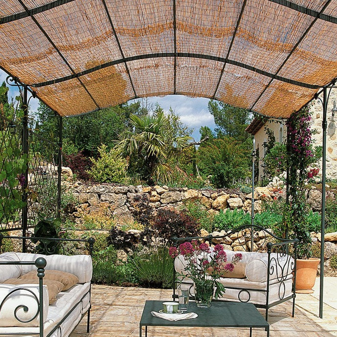 découvrez notre pergola solaire alliant design moderne et fonctionnalité. profitez d'un espace extérieur agréable tout en vous protégeant des rayons du soleil. idéale pour créer une ambiance chaleureuse dans votre jardin ou sur votre terrasse, notre pergola solaire est un choix durable et éco-responsable.