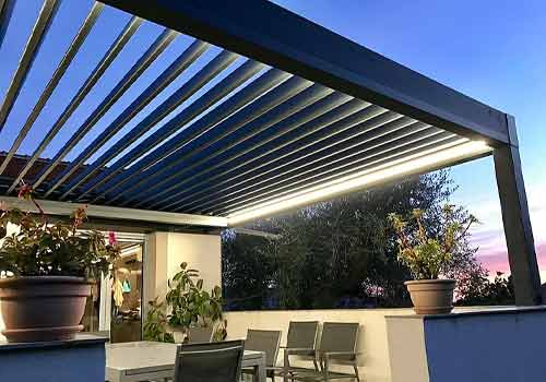 découvrez nos pergolas solaires, alliant élégance et fonctionnalité pour profiter de votre extérieur tout en protégeant du soleil. idéales pour les terrasses et jardins, elles offrent une solution durable et écologique pour créer un espace convivial et agréable.