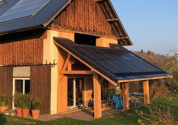 découvrez notre préau solaire innovant, un espace polyvalent offrant confort et protection sous le soleil. idéal pour les activités en extérieur, il combine écologie et esthétisme tout en réduisant votre empreinte carbone. profitez d’instants inoubliables en toute sérénité !