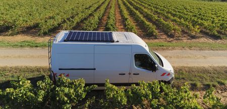 découvrez les prix des panneaux solaires adaptés aux fourgons. obtenez des informations détaillées sur les coûts, les options d'installation et les avantages d'installer des panneaux solaires pour une autonomie énergétique en voyage.