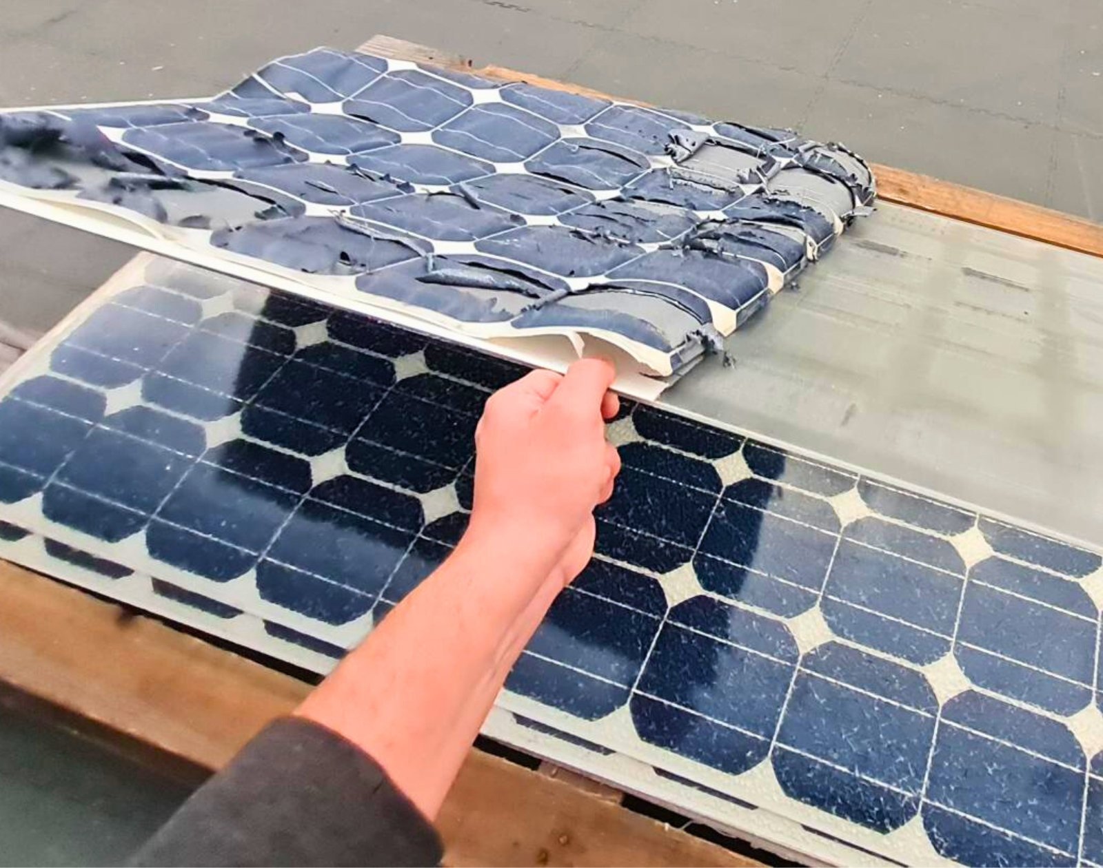 découvrez comment le recyclage des panneaux solaires contribue à la durabilité environnementale. apprenez les méthodes innovantes pour traiter et réutiliser les matériaux des panneaux solaires en fin de vie, afin de réduire les déchets et préserver les ressources.