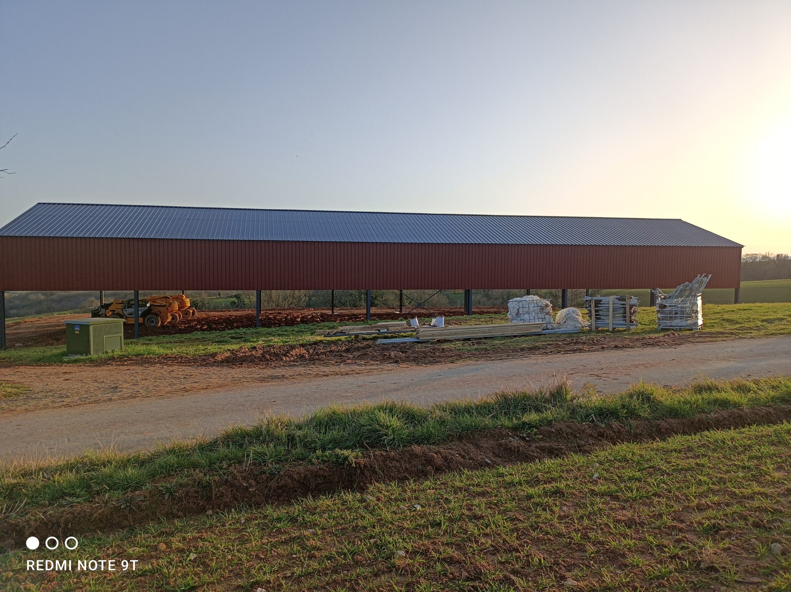 découvrez les normes et réglementations essentielles pour la construction de bâtiments agricoles. informez-vous sur les exigences légales, les permis nécessaires et les meilleures pratiques pour garantir la sécurité et l'efficacité de vos projets agricoles.