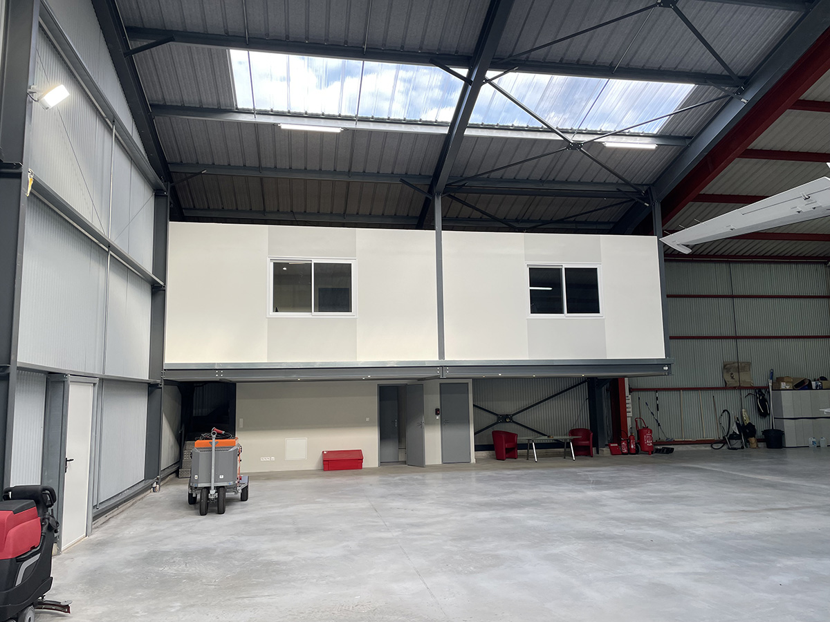 découvrez nos services de rénovation de hangar pour transformer vos espaces de stockage en lieux fonctionnels et modernes. bénéficiez d'une expertise professionnelle et d'un accompagnement personnalisé pour réaliser votre projet de rénovation.