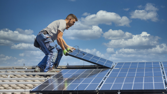 découvrez comment maximiser la rentabilité de vos investissements en panneaux photovoltaïques. apprenez les meilleures pratiques, les subventions disponibles et les facteurs clés pour transformer votre énergie solaire en économies durables.