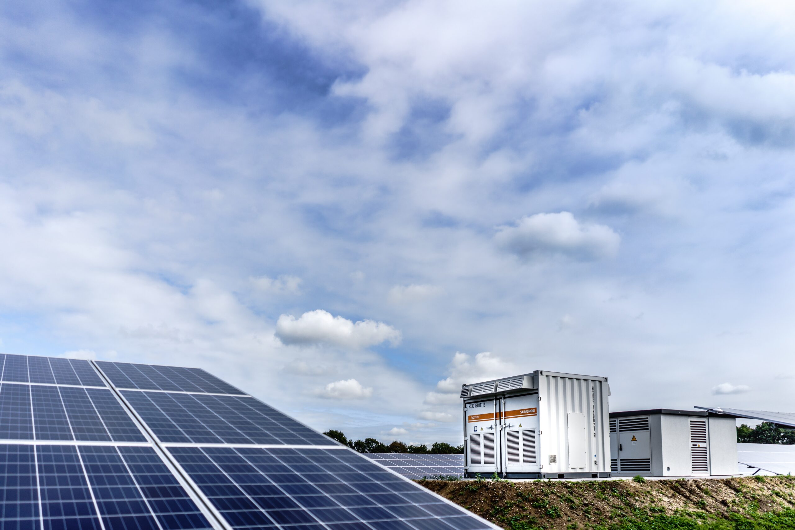 découvrez comment le stockage d'énergie solaire transforme l'énergie renouvelable en une source fiable et durable. optimisez votre consommation d'énergie avec des solutions innovantes pour stocker l'énergie solaire et réduisez vos factures tout en préservant l'environnement.