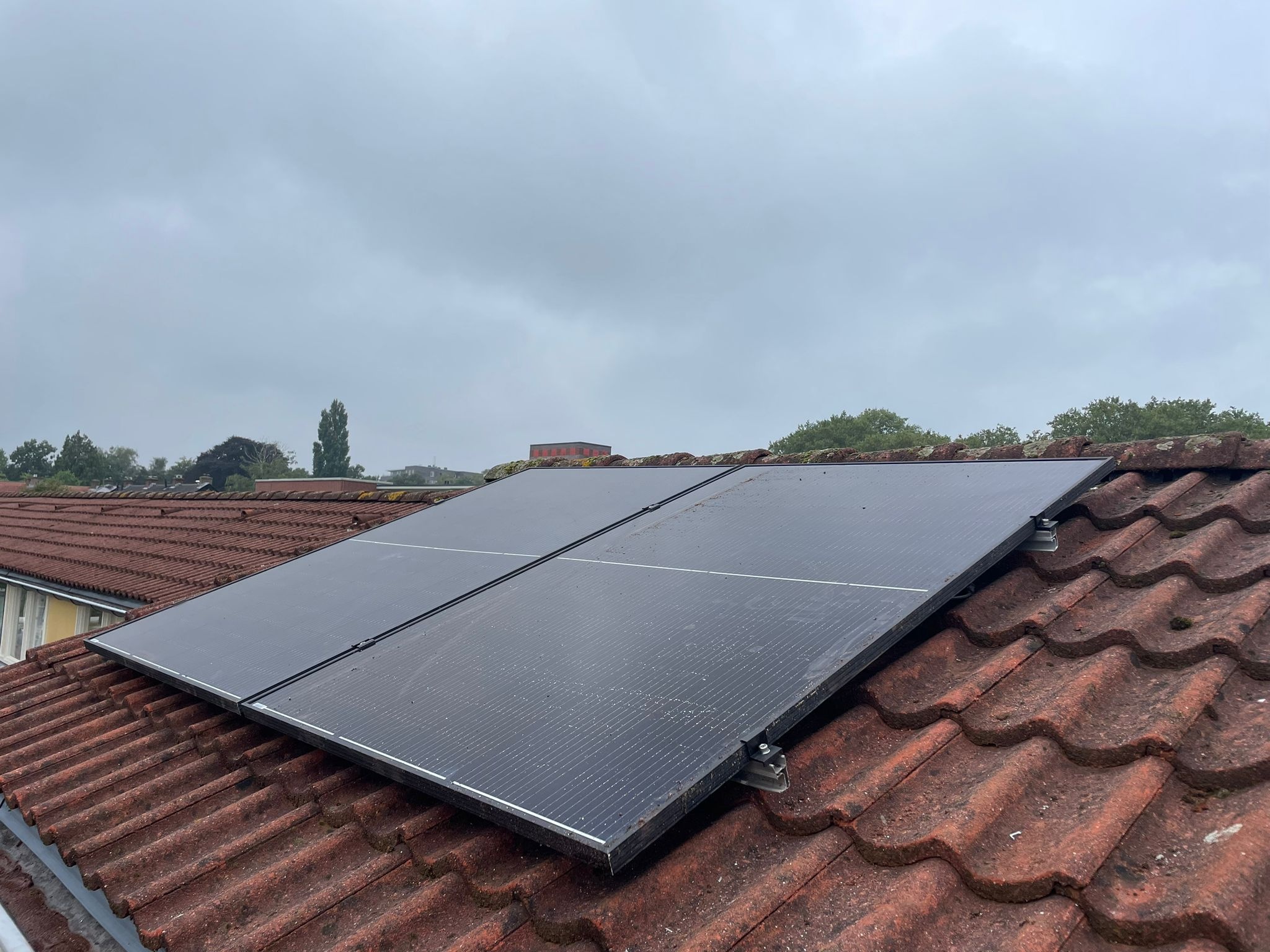 découvrez comment installer des panneaux solaires sur votre toiture pour optimiser votre consommation d'énergie et réduire votre empreinte carbone. profitez d'une solution durable et économique pour votre habitat.