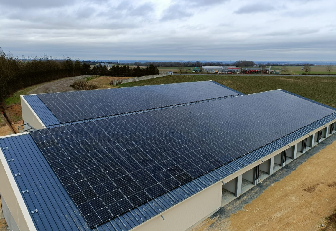 découvrez les avantages d'une toiture solaire : une solution écologique et économique pour produire de l'énergie renouvelable tout en protégeant votre maison. optez pour une installation de panneaux solaires sur votre toit et réalisez des économies tout en réduisant votre empreinte carbone.