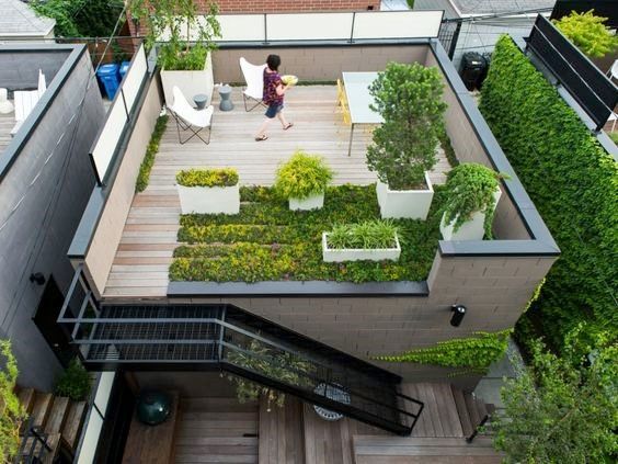 découvrez les avantages et les méthodes de construction d'une toiture terrasse, une solution esthétique et pratique pour optimiser l'espace de votre maison tout en assurant une bonne isolation et accessibilité.