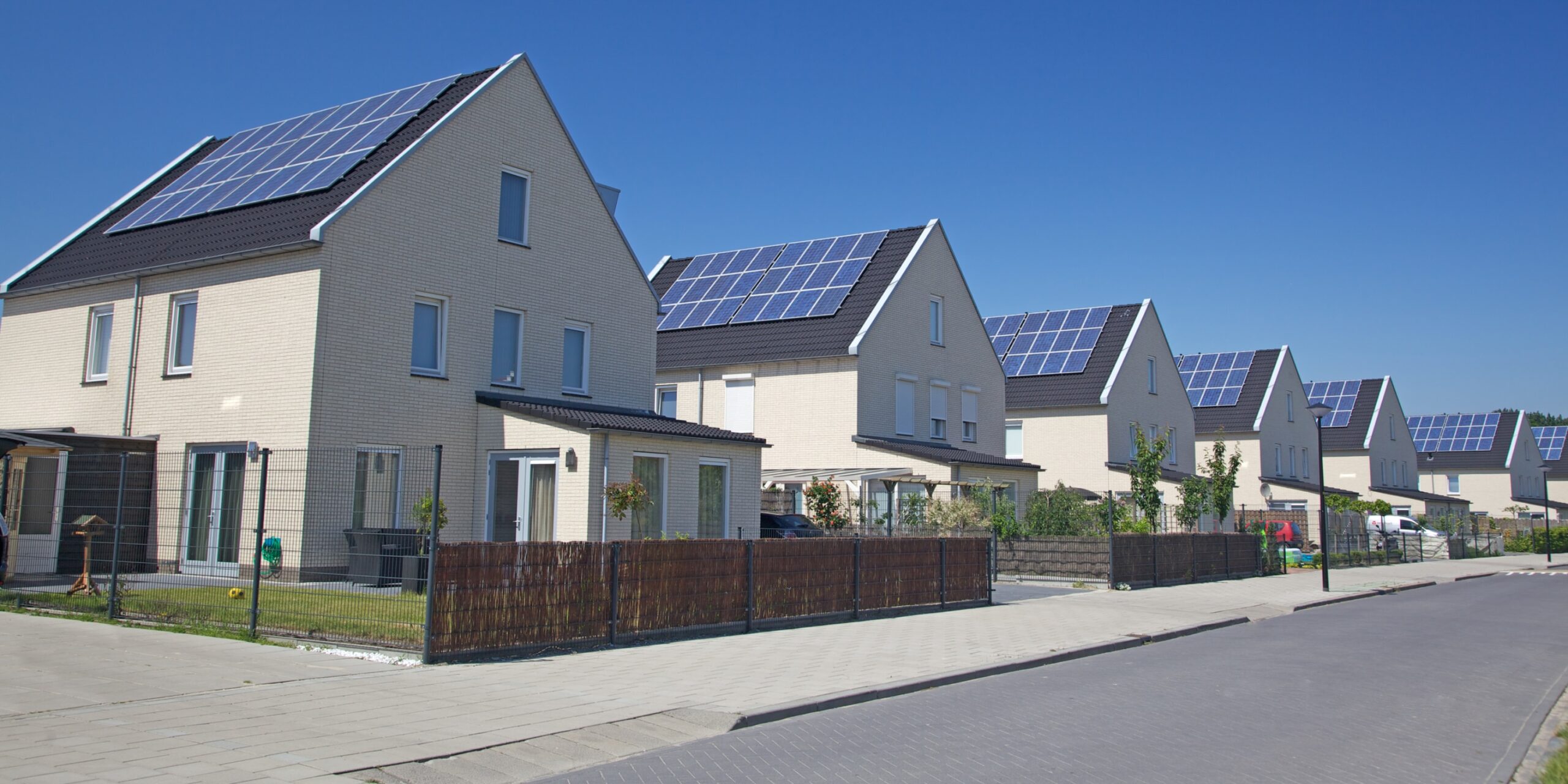 découvrez la durée de vie des panneaux solaires et comment optimiser leur performance. informez-vous sur les facteurs qui influencent leur longévité et les conseils pour un entretien efficace. maximisez votre investissement en énergie solaire dès maintenant !