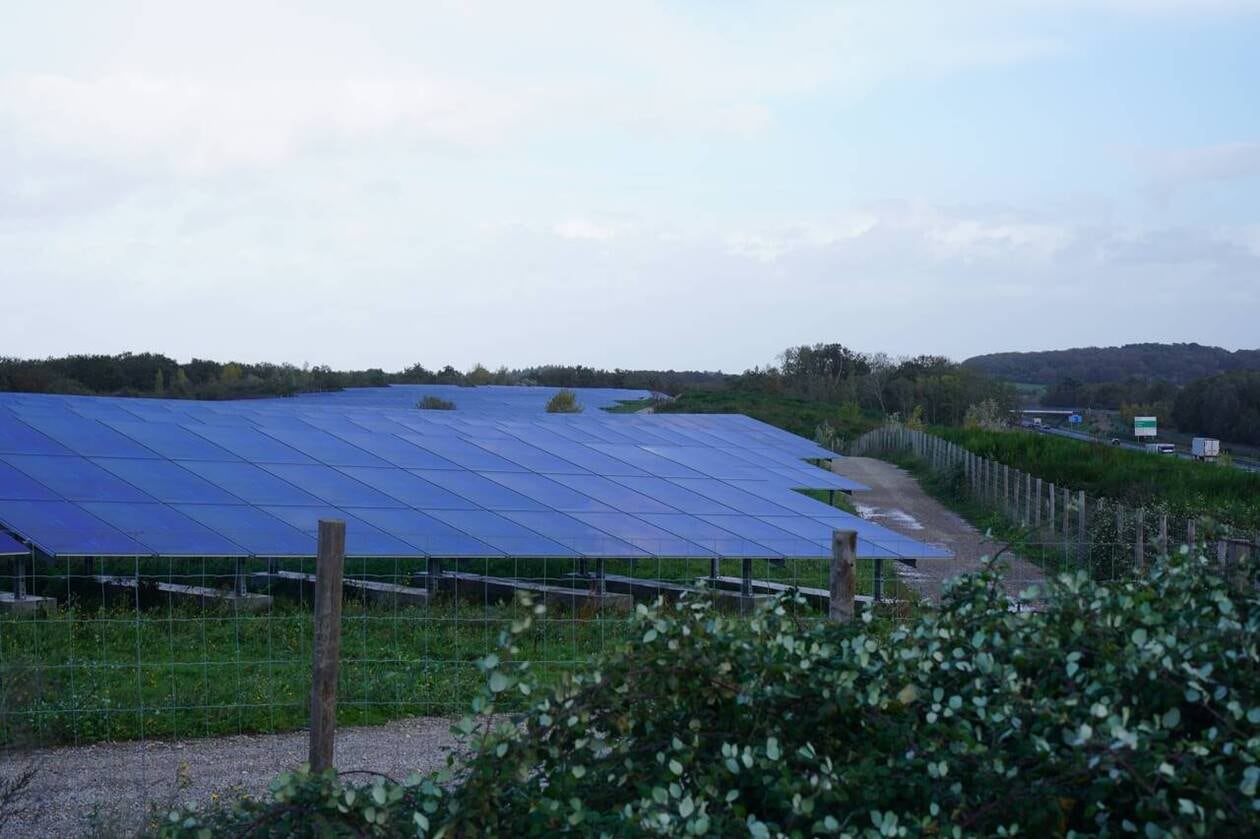 découvrez notre ferme photovoltaïque, une solution innovante pour produire de l'énergie renouvelable. engagez-vous pour l'environnement tout en bénéficiant d'une énergie propre et durable.