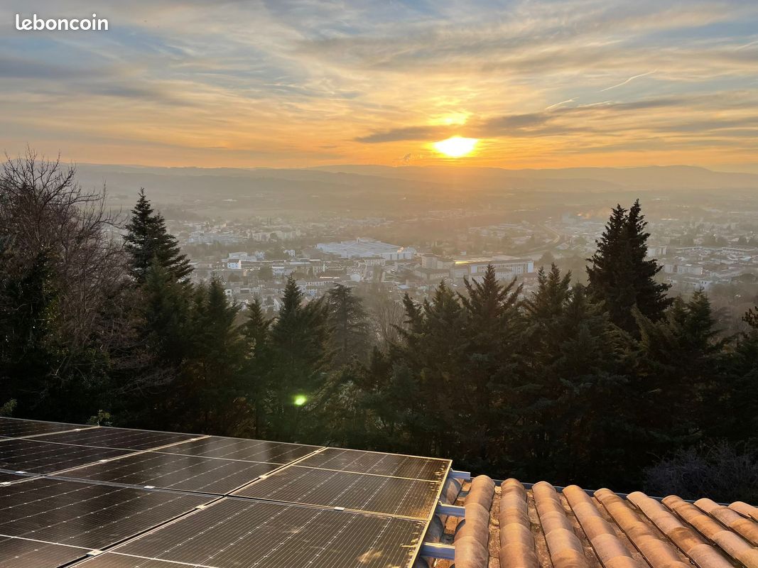découvrez notre service d'installation solaire de 3 kwc, conçu pour optimiser votre consommation d'énergie tout en réduisant votre empreinte carbone. profitez d'une énergie renouvelable et d'économies sur vos factures grâce à des panneaux solaires de haute qualité. contactez-nous dès aujourd'hui pour une évaluation personnalisée.