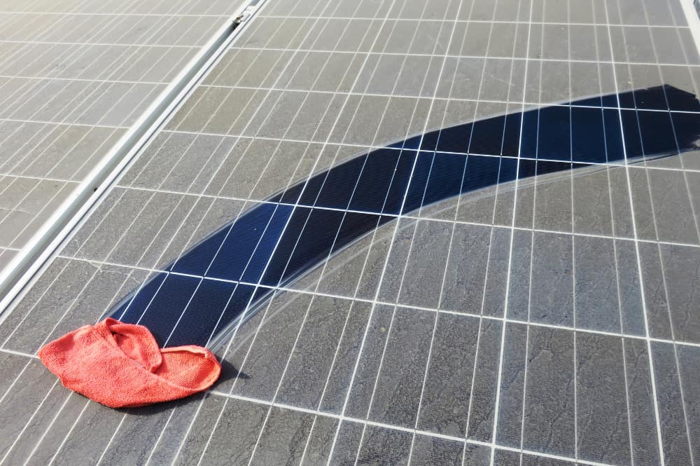 découvrez nos services de nettoyage spécialisés pour panneaux photovoltaïques. assurez une performance optimale de vos installations solaires grâce à un entretien régulier et expert, prolongeant ainsi la durée de vie de vos panneaux et maximisant votre production d'énergie.