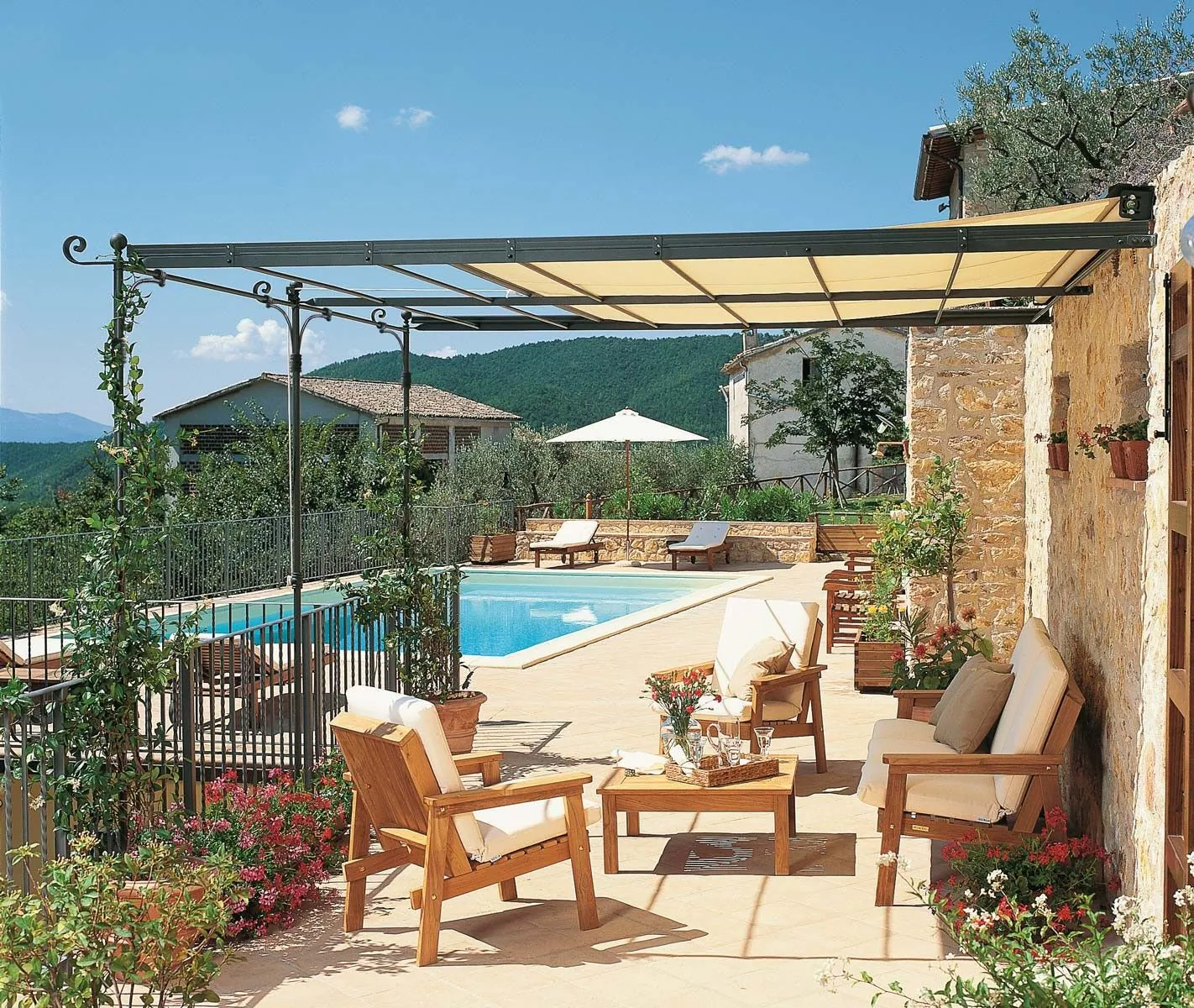 découvrez notre pergola solaire, alliant esthétisme et fonctionnalité. profitez d'un espace extérieur agréable tout en bénéficiant d'une protection solaire optimale. idéale pour vos moments de détente, elle s'intègre parfaitement à votre jardin ou terrasse.