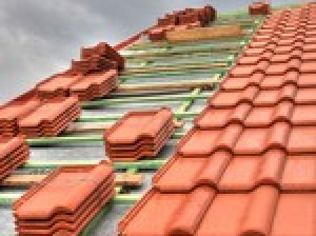 découvrez notre guide complet sur la pose de tuiles pour votre toit, des conseils pratiques aux étapes essentielles pour réaliser une installation durable et esthétique. apprenez à choisir les meilleures tuiles et à maîtriser les techniques de pose pour garantir la protection de votre maison.